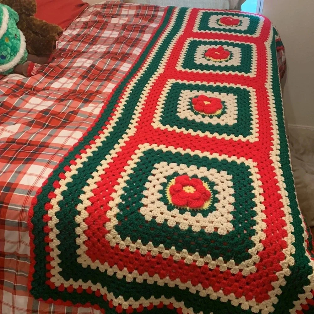 Gorgeous Vintage Granny Square Crocheted Christmas Throw Blanket Sofa Quilt